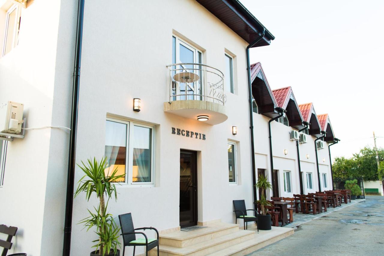 Pensiunea Puiu Afumati Exterior photo