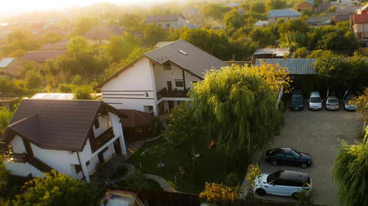 Pensiunea Puiu Afumati Exterior photo